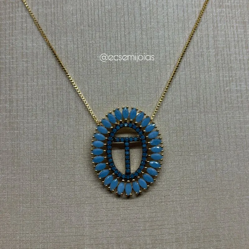 Colar com pingente oval 2,8cm de letra cravejada com bordas de navetes - 41cm + extensor - banhado a ouro 18k