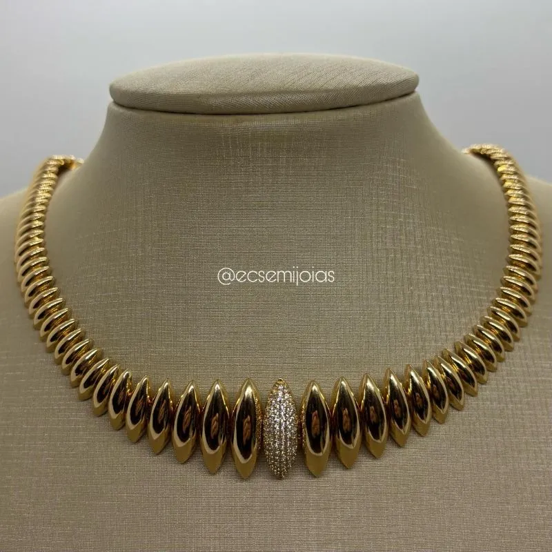Colar de elos pontiagudos maiores lisos com central cravejado - 40cm + extensor - banhado a ouro 18k