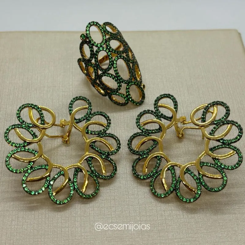 Conjunto de anel de elos ovais cravejados vazados e brinco espiral com elos ovais lisos e cravejados vazados - banhado a ouro 18k