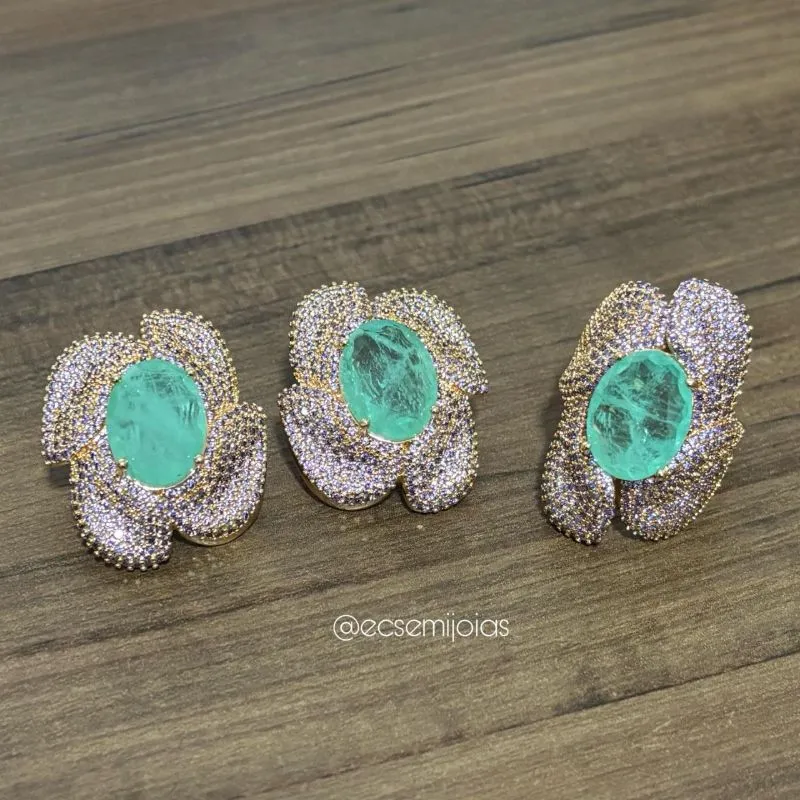 Conjunto de anel e brinco de flor com pedra oval no centro e pétalas laterais cravejadas - banhado a ouro 18k