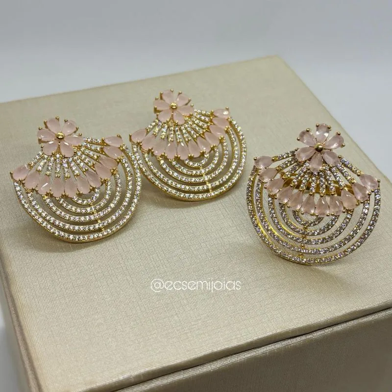 Conjunto de anel e brinco de leque com fileira de zircônias gotas e aros vazados cravejados - banhado a ouro 18k