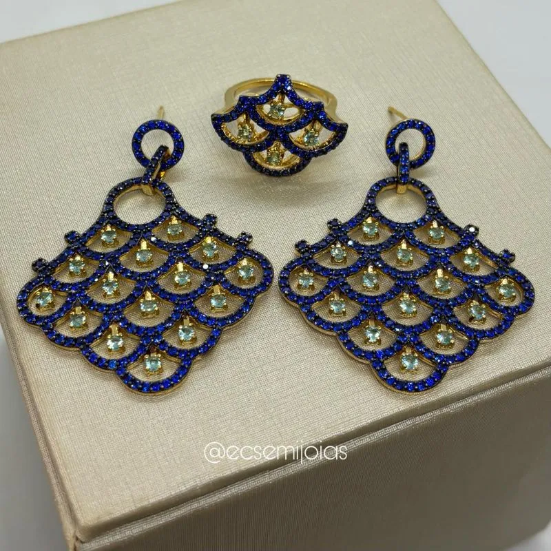 Conjunto de anel e brinco de leque cravejado vazado com zircônias maiores nos elos - banhado a ouro 18k