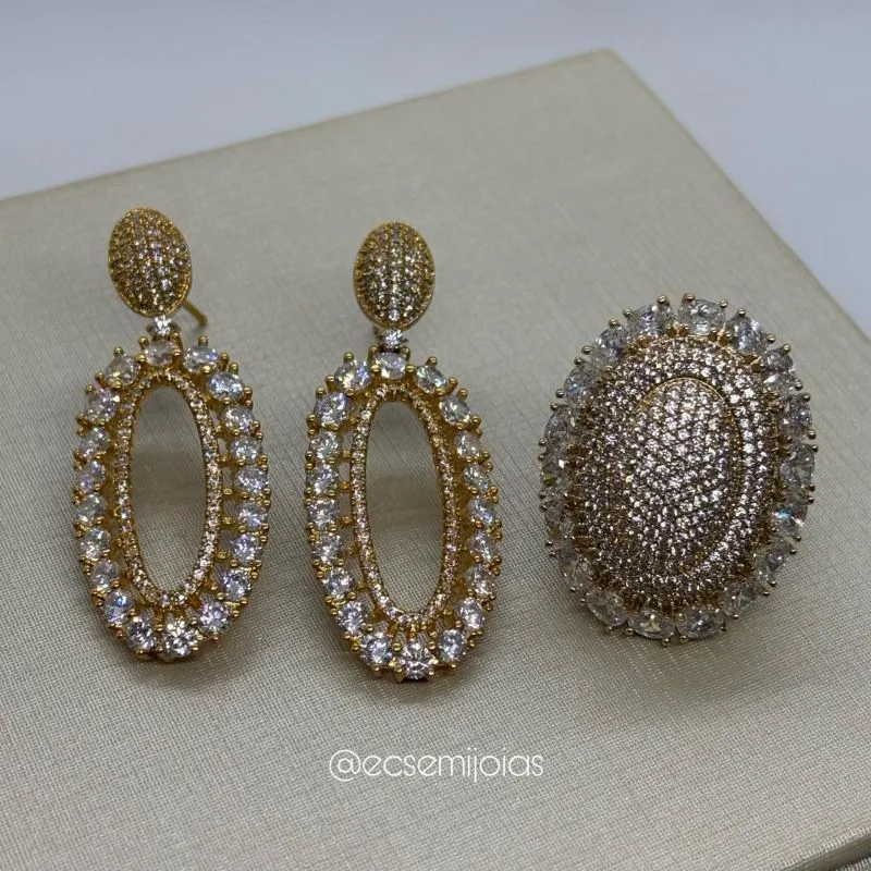 Conjunto de anel e brinco oval cravejado com borda com zircônias maiores - banhado a ouro 18k