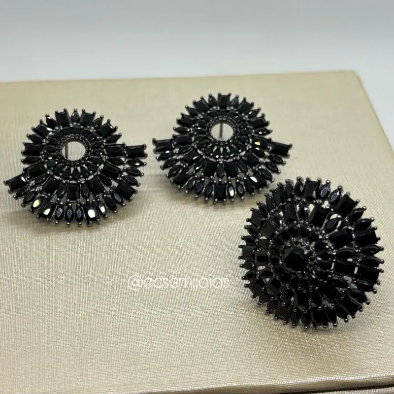 Conjunto de anel e brinco redondo todo cravejado com baguetes - banhado a ródio negro