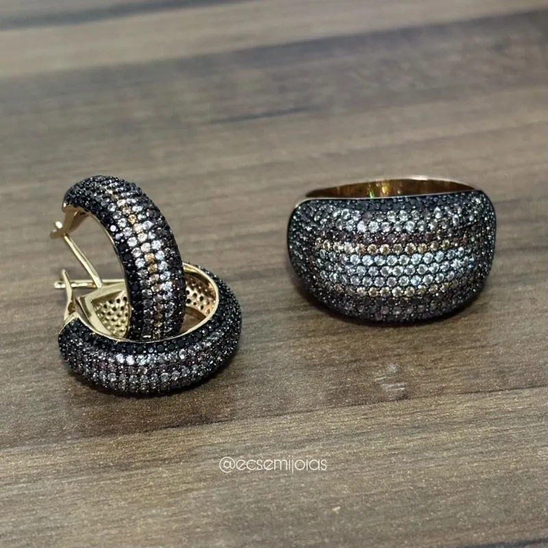 Conjunto de anel oval cravejado e brinco argola com 7 fileiras cravejadas - banhado a ouro 18k
