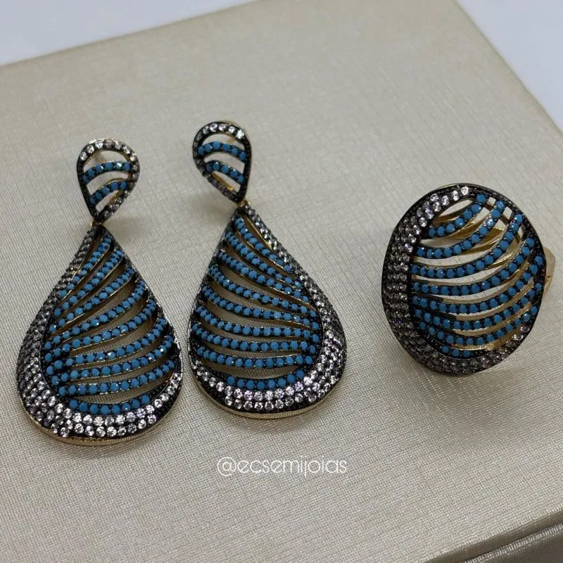 Conjunto de anel oval cravejado vazado e brinco gota cravejado vazado - banhado a ouro 18k