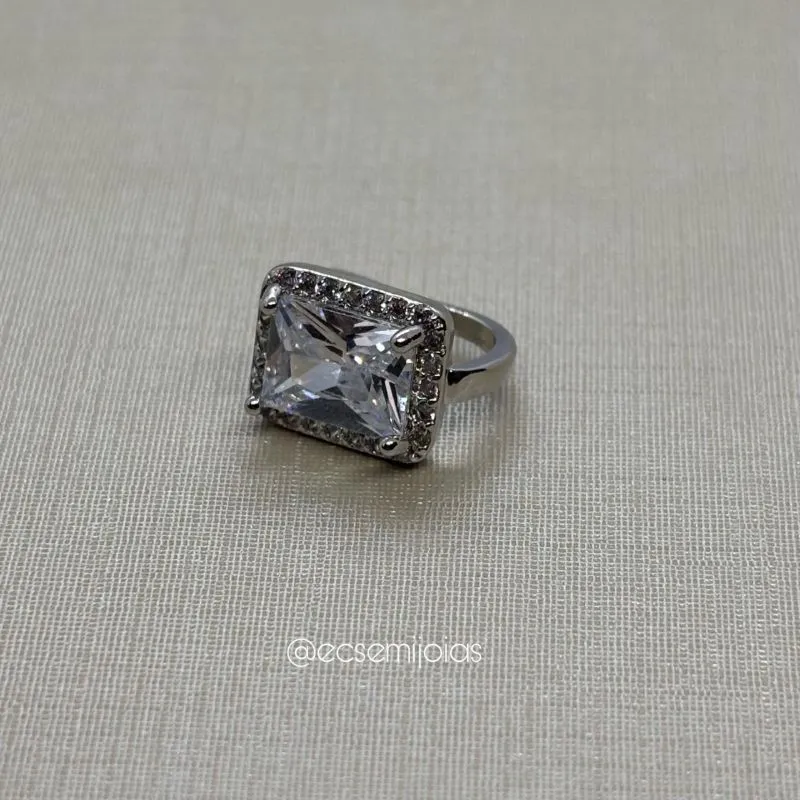 Piercing fake com zircônia retangular 6x8mm maior cravejado em volta (G) - banhado a ródio branco