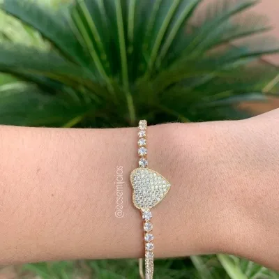 Pulseira de riviera com coração cravejado - ajustável - banhado a ouro 18k