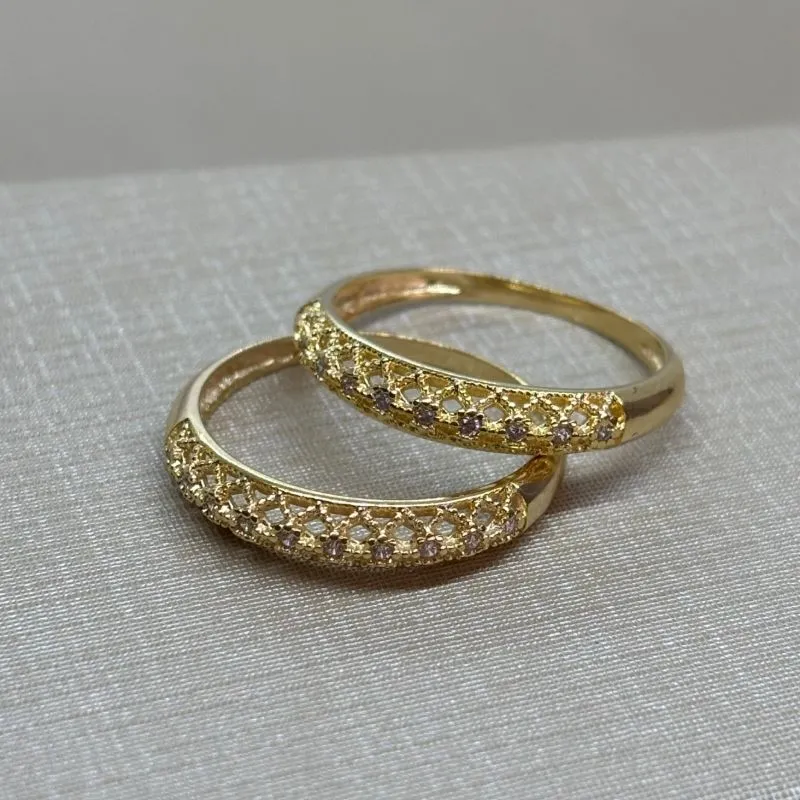 Aparador duplo com 1 fileira cravejada e aro de cima vazado - banhado a ouro 18k