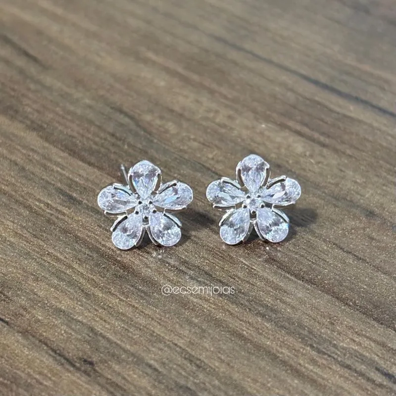Brinco de flor com zircônias gotas - banhado a ródio branco