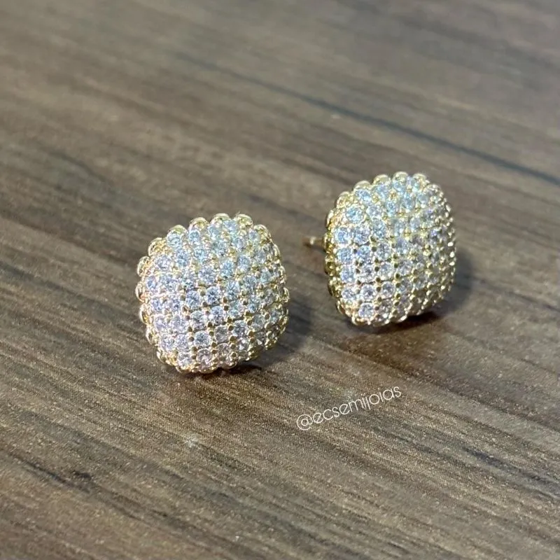 Brinco quadrado abaulado cravejado - banhado a ouro 18k