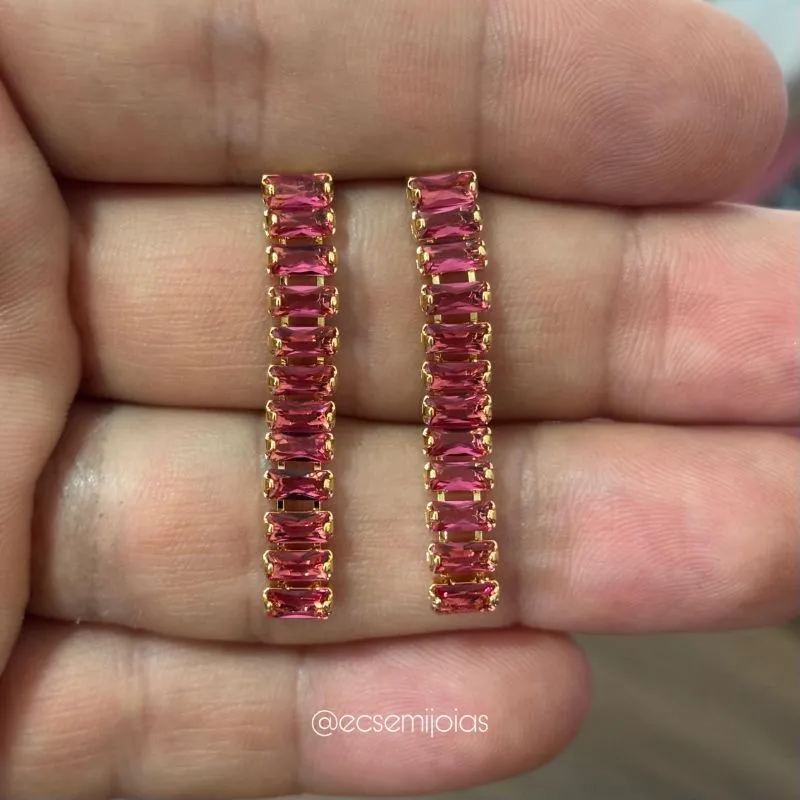 Brinco com zircônias baguetes em fileira tipo franja - banhado a ouro 18k