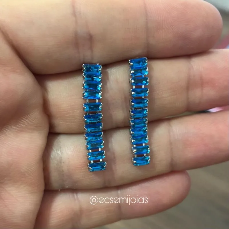 Brinco com zircônias baguetes em fileira tipo franja - banhado a ródio branco