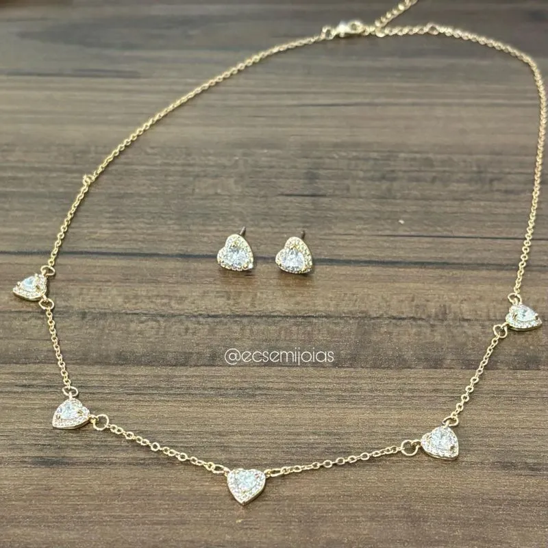 Conjunto de brinco e colar com 5 corações de zircônia no centro cravejado em volta - 40cm + extensor - banhado a ouro 18k