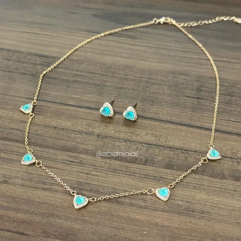 Conjunto de brinco e colar com 5 corações de zircônia no centro cravejado em volta - 40cm + extensor - banhado a ouro 18k