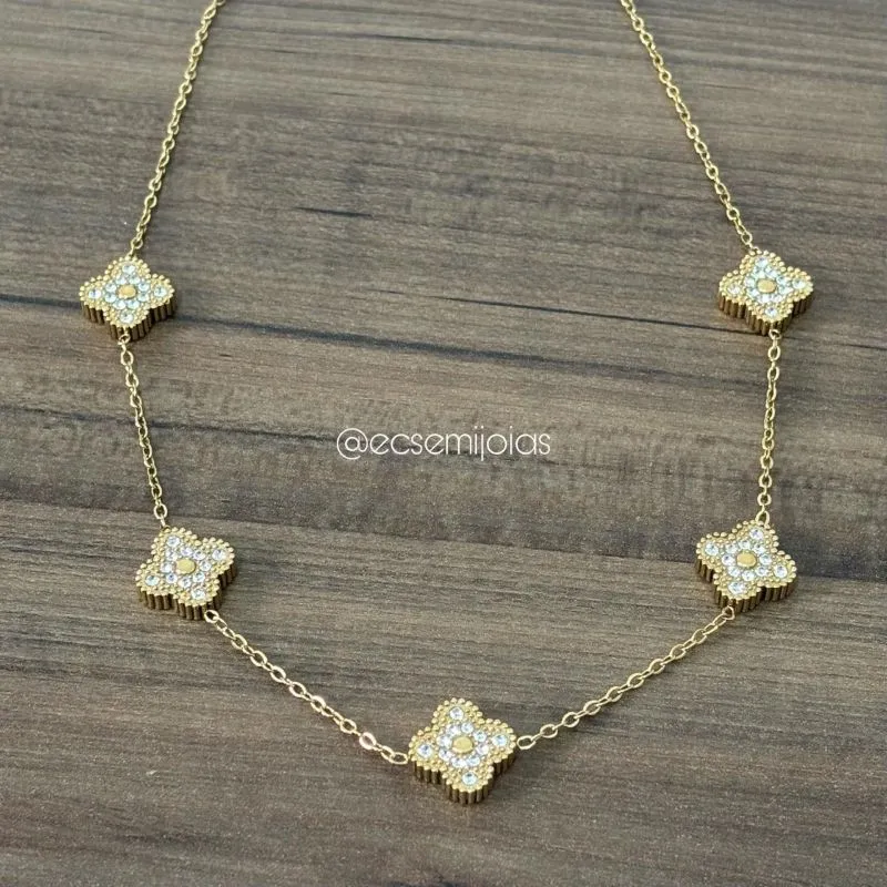 Colar com 5 trevos cravejados em cristais - 45cm + extensor - aço dourado inoxidável