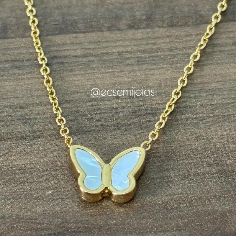 Colar português ffininho com pingente de borboleta com madrepérola - 45cm + extensor - aço dourado inoxidável