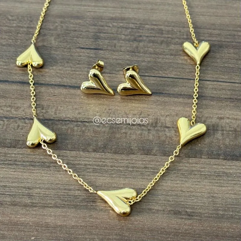 Conjunto de brinco de coração liso e colar com 5 corações lisos - 40cm + extensor - aço dourado inoxidável